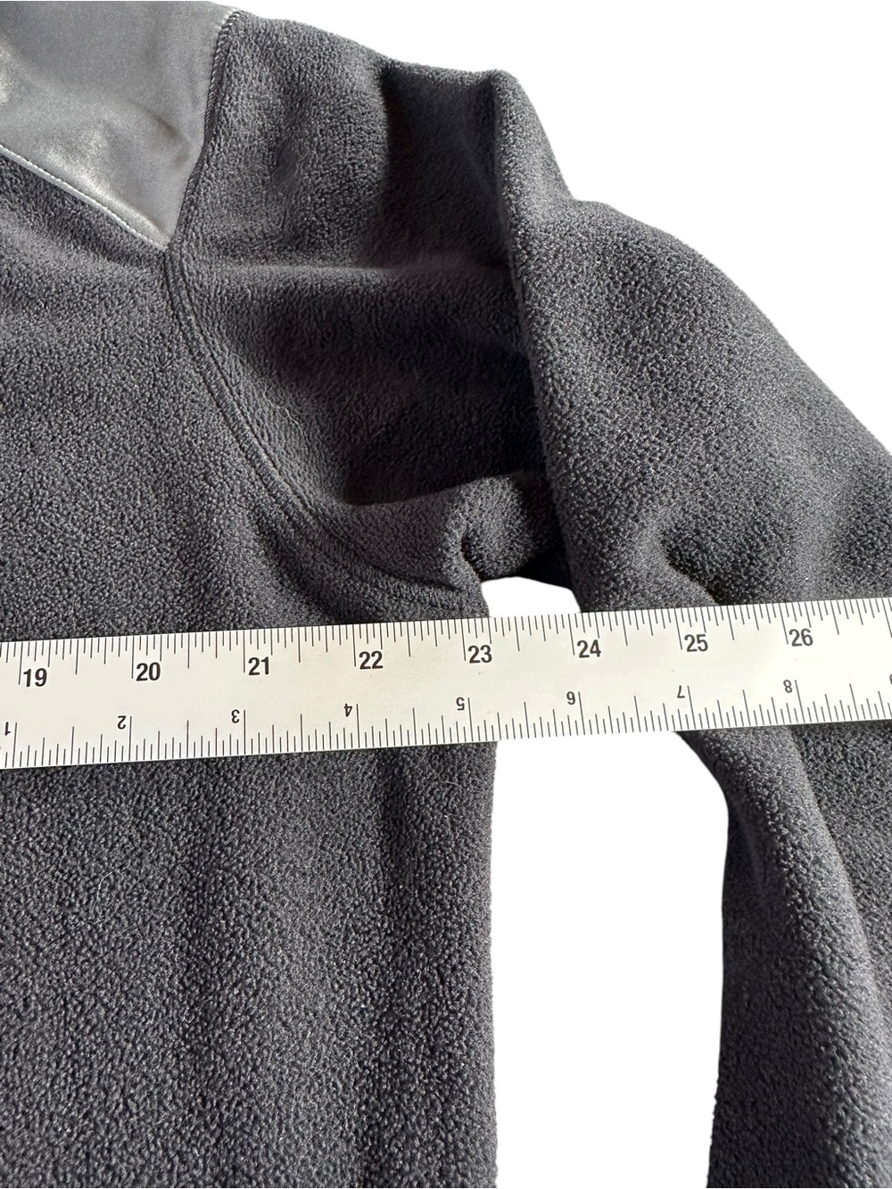 Columbia Men’s Black Fleece Crewneck with Gray Shoulder & Side Panels Large - Picture 9 of 11